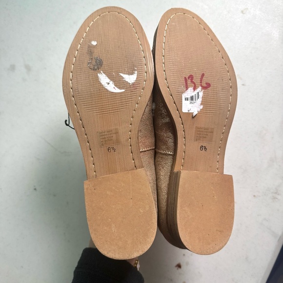 Seychelles Bevy Kilted Leather Metallic Loafers Gold Tan Size 6.5 NWOT - Picture 6 of 8